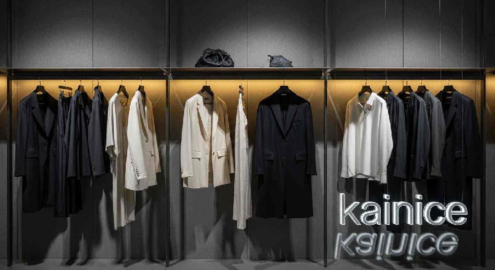 Color Psychology: How to Use Color to Enhance Clothing Wall Displays Appeal