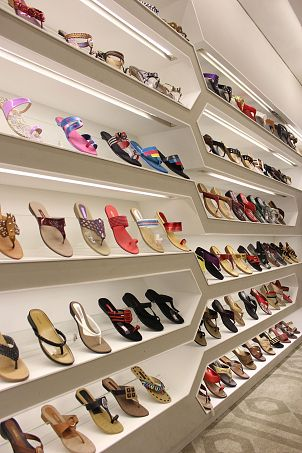 Maximizing Customer Engagement with Slanted Retail Shoe Display Fixtures